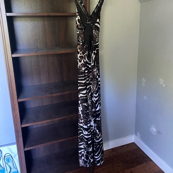 Le Chateau | Backless Floor Length Gown - Picture 2 of 3